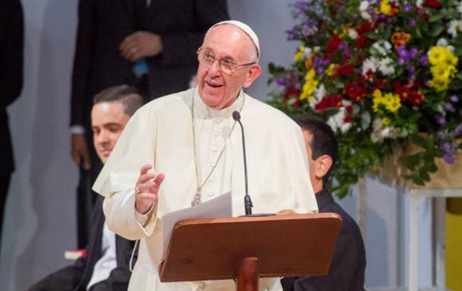 Papa FRANCISCO admite errores en evangelización, por imponer solo un modelo cultural